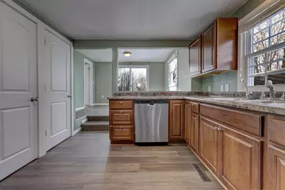 623 Hunters Point Road, Neenah, WI 54956 - Photo 10