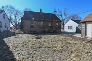 1908 Columbus St, Manitowoc, WI 54220 - Photo 48