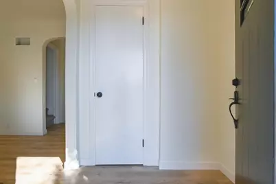 1908 Columbus Street, Manitowoc, WI 54220 - Photo 4