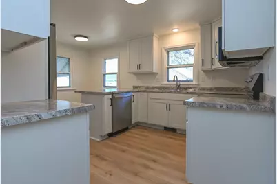 1908 Columbus Street, Manitowoc, WI 54220 - Photo 10