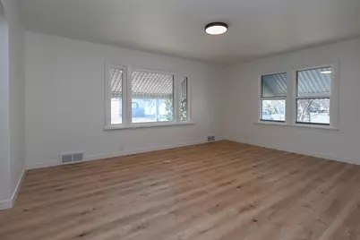 1908 Columbus Street, Manitowoc, WI 54220 - Photo 8