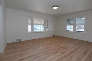 1908 Columbus St, Manitowoc, WI 54220 - Photo 8