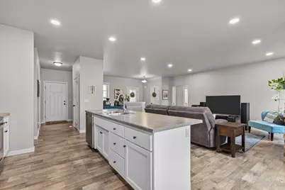 3427 Tulip Trail, Little Chute, WI 54913 - Photo 6