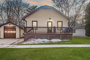 987 Kellogg St, Green Bay, WI 54303 - Photo 1