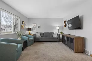 137 Gruenwald Ave, Neenah, WI 54956 - Photo 16