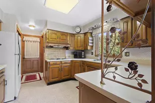 907 Ernst Dr, Green Bay, WI 54304 - Photo 10