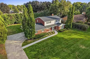 907 Ernst Dr, Green Bay, WI 54304 - Photo 1