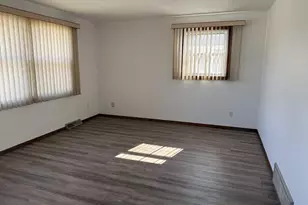 1269 Primrose Ln, Neenah, WI 54965 - Photo 2