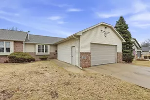 22 Spencer Village Ct, Appleton, WI 54914 - Photo 2