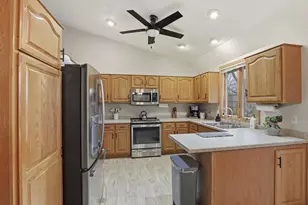 22 Spencer Village Ct, Appleton, WI 54914 - Photo 6