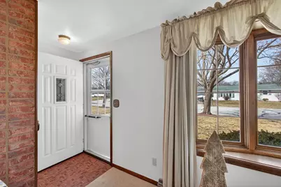 2437 Peshtigo Street, Green Bay, WI 54313 - Photo 6