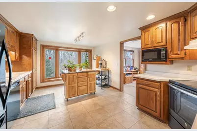 3258 Peterson Road, Green Bay, WI 54311 - Photo 10