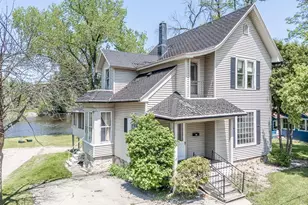 211 E Wolf River Ave, New London, WI 54961 - Photo 2