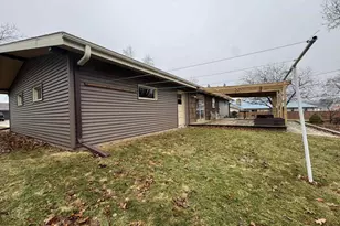 2414 Lina Ln, Green Bay, WI 54304 - Photo 8