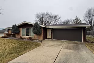 2414 Lina Ln, Green Bay, WI 54304 - Photo 2