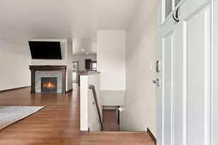 517 Pebblestone Cir, Hobart, WI 54155 - Photo 4