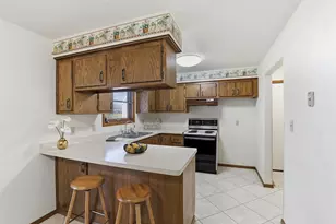 648 Wanda Ave, Neenah, WI 54956 - Photo 6