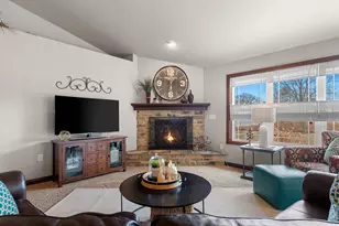 345 Crosswinds Ln, Green Bay, WI 54311 - Photo 10