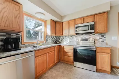 1425 W 3rd Avenue, Oshkosh, WI 54902 - Photo 8