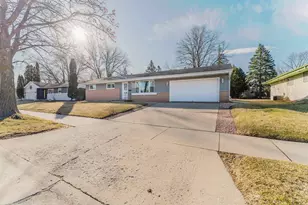 1425 W 3rd Ave, Oshkosh, WI 54902 - Photo 26