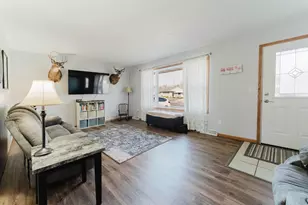 1425 W 3rd Ave, Oshkosh, WI 54902 - Photo 6