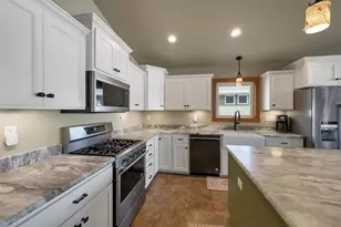 3865 Meunier Ln, Green Bay, WI 54311 - Photo 8