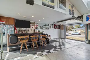 2402 S Madison St, Appleton, WI 54915 - Photo 10