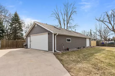 2402 S Madison Street, Appleton, WI 54915 - Photo 6