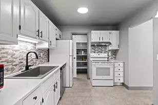 2964 Mossy Oak Cir, Green Bay, WI 54311 - Photo 8