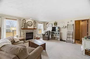 N9678 Hopfensperger Rd, Appleton, WI 54915 - Photo 4