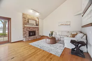 160 Captains Ct, Winneconne, WI 54986 - Photo 4