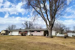 224 Dorothy Dr, Manawa, WI 54949 - Photo 2