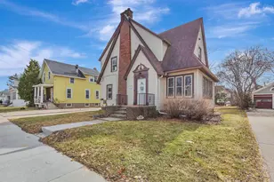 829 Prospect Ave, Oshkosh, WI 54901 - Photo 2