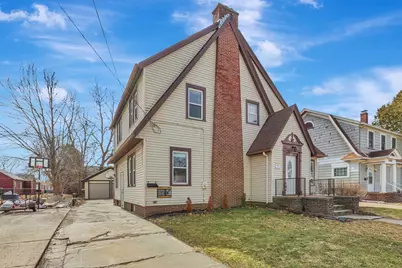 829 Prospect Avenue, Oshkosh, WI 54901 - Photo 1