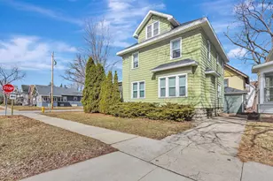 704 Wisconsin St, Oshkosh, WI 54901 - Photo 2