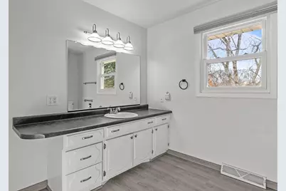 701 E Longview Drive, Appleton, WI 54911 - Photo 22