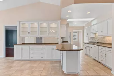 1617 Twin Lakes Circle, Green Bay, WI 54311 - Photo 8