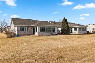 1617 Twin Lakes Cir, Green Bay, WI 54311 - Photo 2