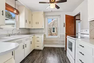 1426 E Calumet St, Appleton, WI 54915 - Photo 2