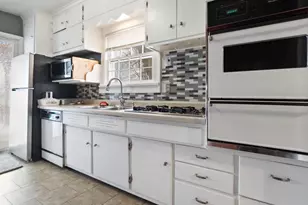 943 Roscoe St, Green Bay, WI 54304 - Photo 10