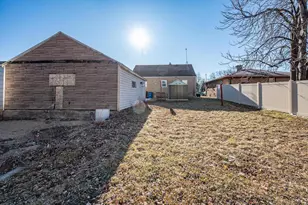 658 Appleton Rd, Menasha, WI 54952 - Photo 6