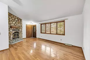 2462 Bluestone Pl, Green Bay, WI 54311 - Photo 2