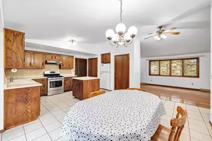 2462 Bluestone Pl, Green Bay, WI 54311 - Photo 8