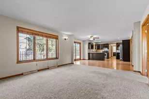 2189 E Prairie Creek Dr, Neenah, WI 54956 - Photo 12