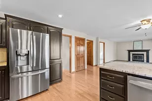2189 E Prairie Creek Dr, Neenah, WI 54956 - Photo 16