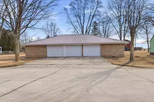 131 Mckinley St, Two Rivers, WI 54241 - Photo 2