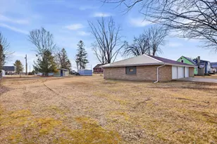 131 Mckinley St, Two Rivers, WI 54241 - Photo 4