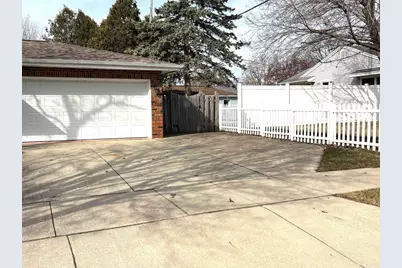1931 N Summit Street, Appleton, WI 54914 - Photo 2