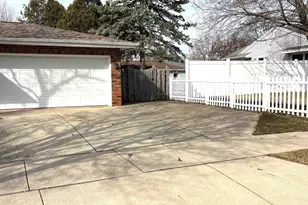 1931 N Summit St, Appleton, WI 54914 - Photo 2