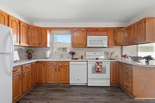 2105 N Ballard Rd, Appleton, WI 54911 - Photo 10